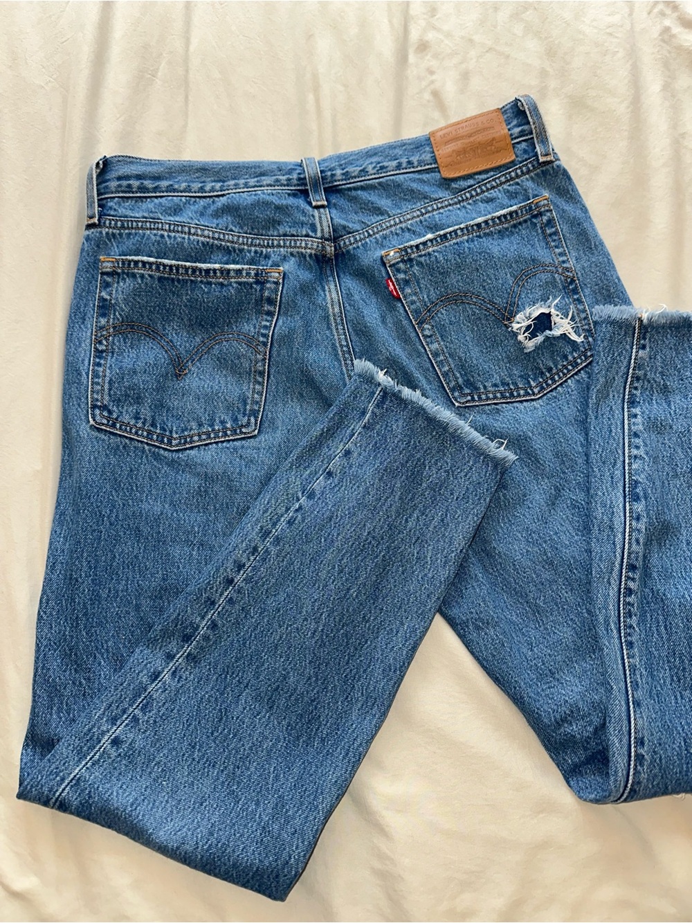Levi's Blue Straight-Leg Jeans with Frayed Hem